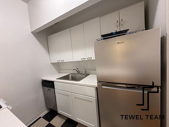 3rd image of 113 W 82nd St #4B