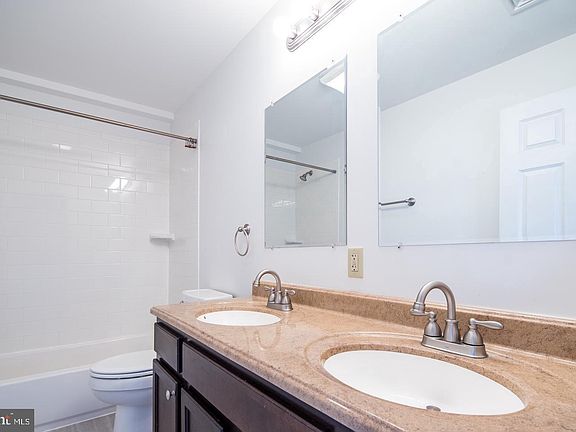 4th image of 748 S 4th St Floor 3