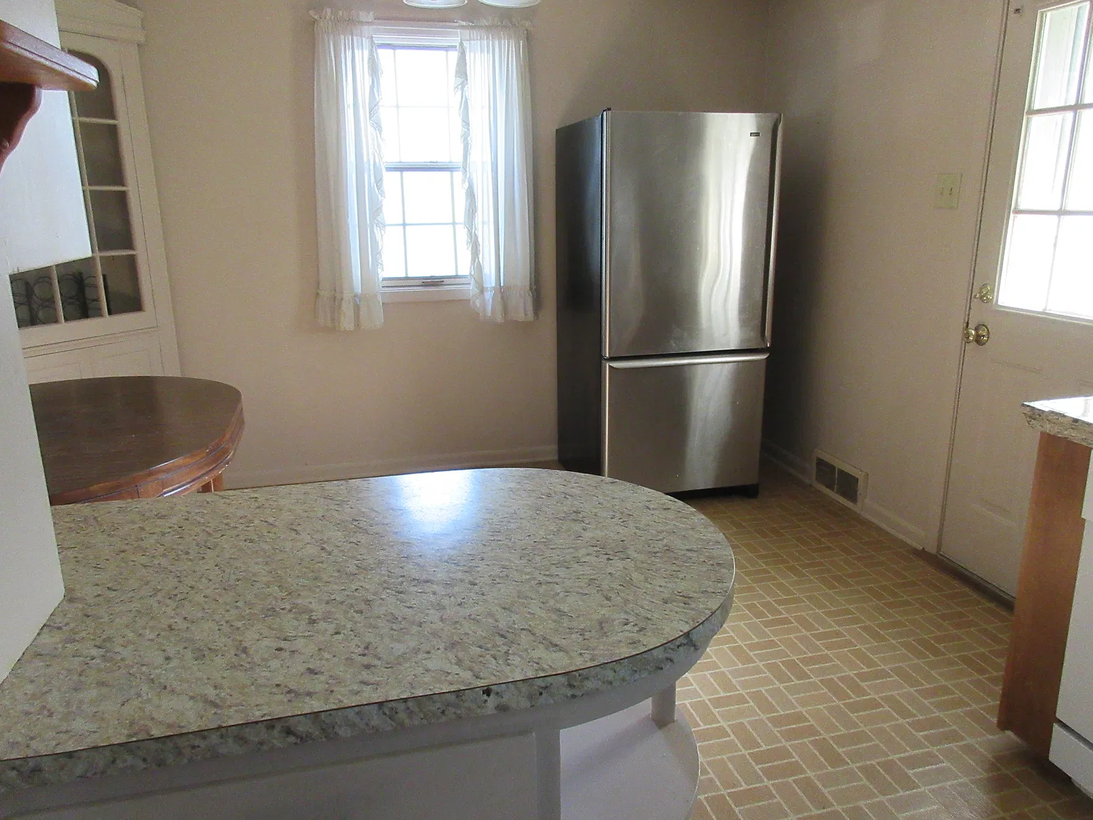 4 bed, 1470 sqft, $1,800 — Photo 4
