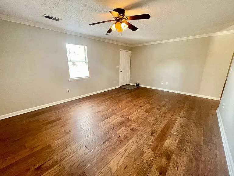 25647 Fairmount Dr — Photo 3