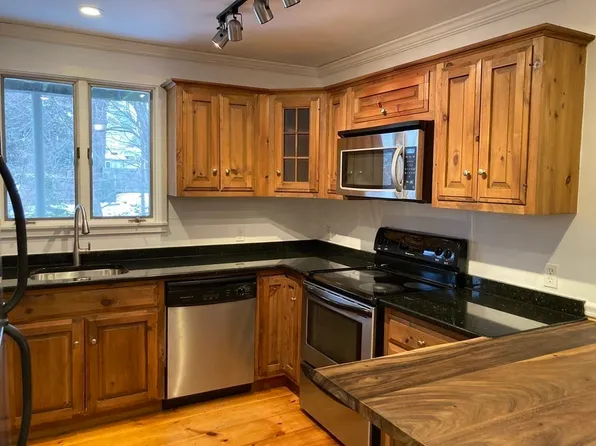 4 Greenleaf St #B, Newburyport, MA 01950