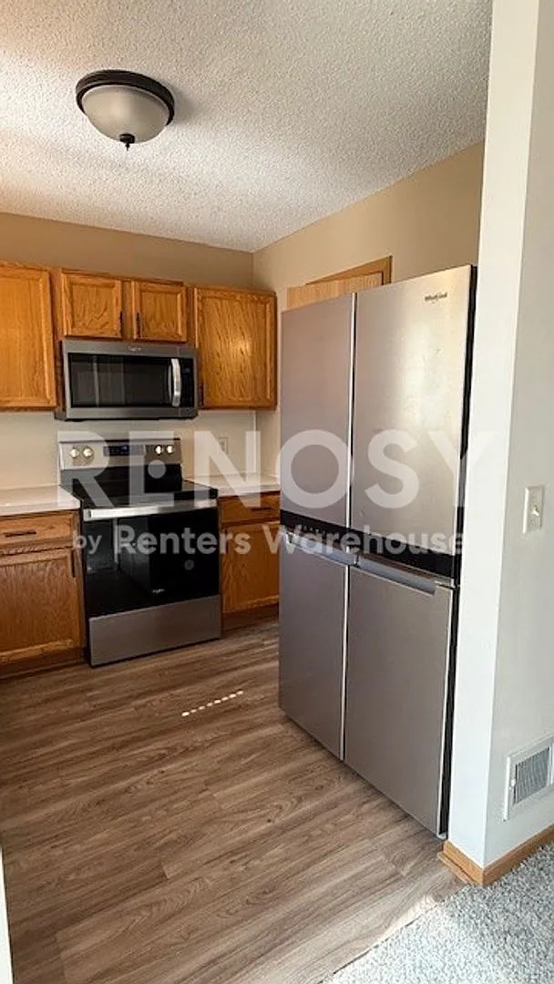 Available Now 2 Bedroom 1.5 Bath Townhouse in Apple Valley — Photo 4