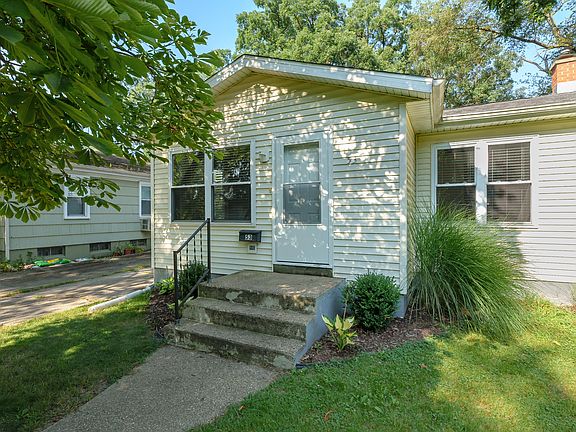 3rd image of 53 Lamora Ave