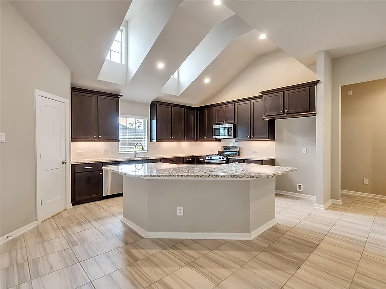 8510 Amber Bend Dr — Photo 21