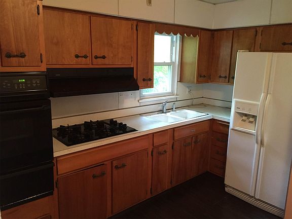 Kitchen - does not come with a frig at this time