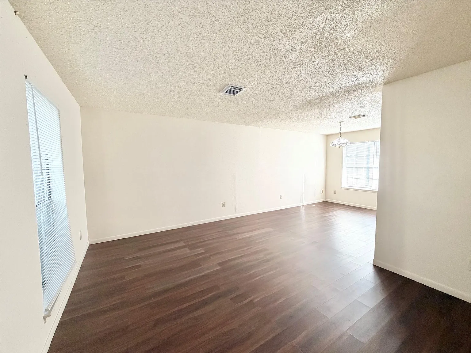 3 bed, 2.5 bath, 1760 sqft, $1,845 — Photo 3