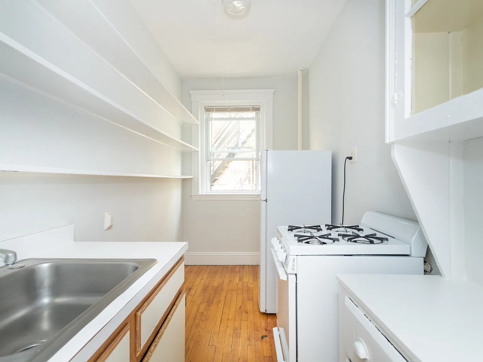 Studio, 350 sqft, $2,410 — Photo 2