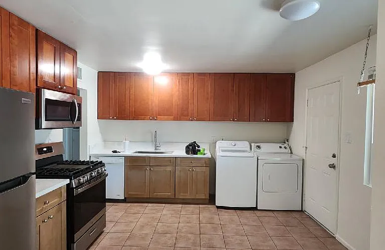 1416 E Orange St — Photo 4