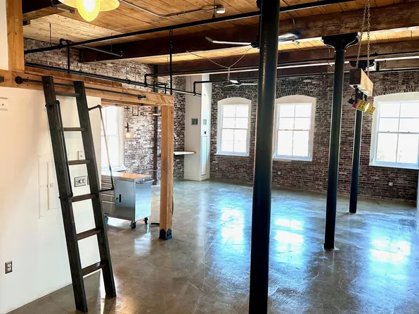 172 Middle St, Lowell, MA