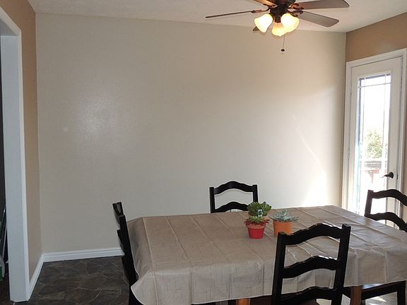 4th image of 900 N Stevens Dr