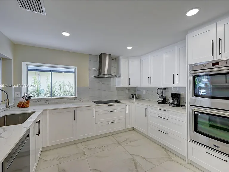1109 Hollywood Blvd — Photo 29