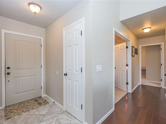 3rd image of 521 SW 150th St