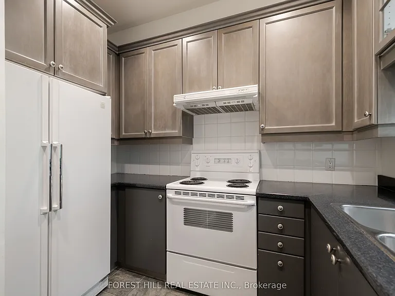 102 Bloor St W #708 — Photo 9
