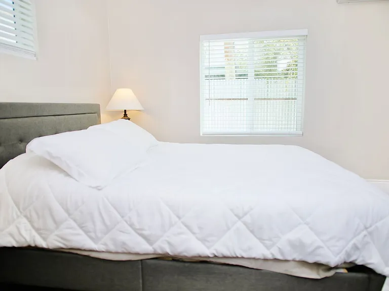 12 E University Blvd #18 — Photo 8