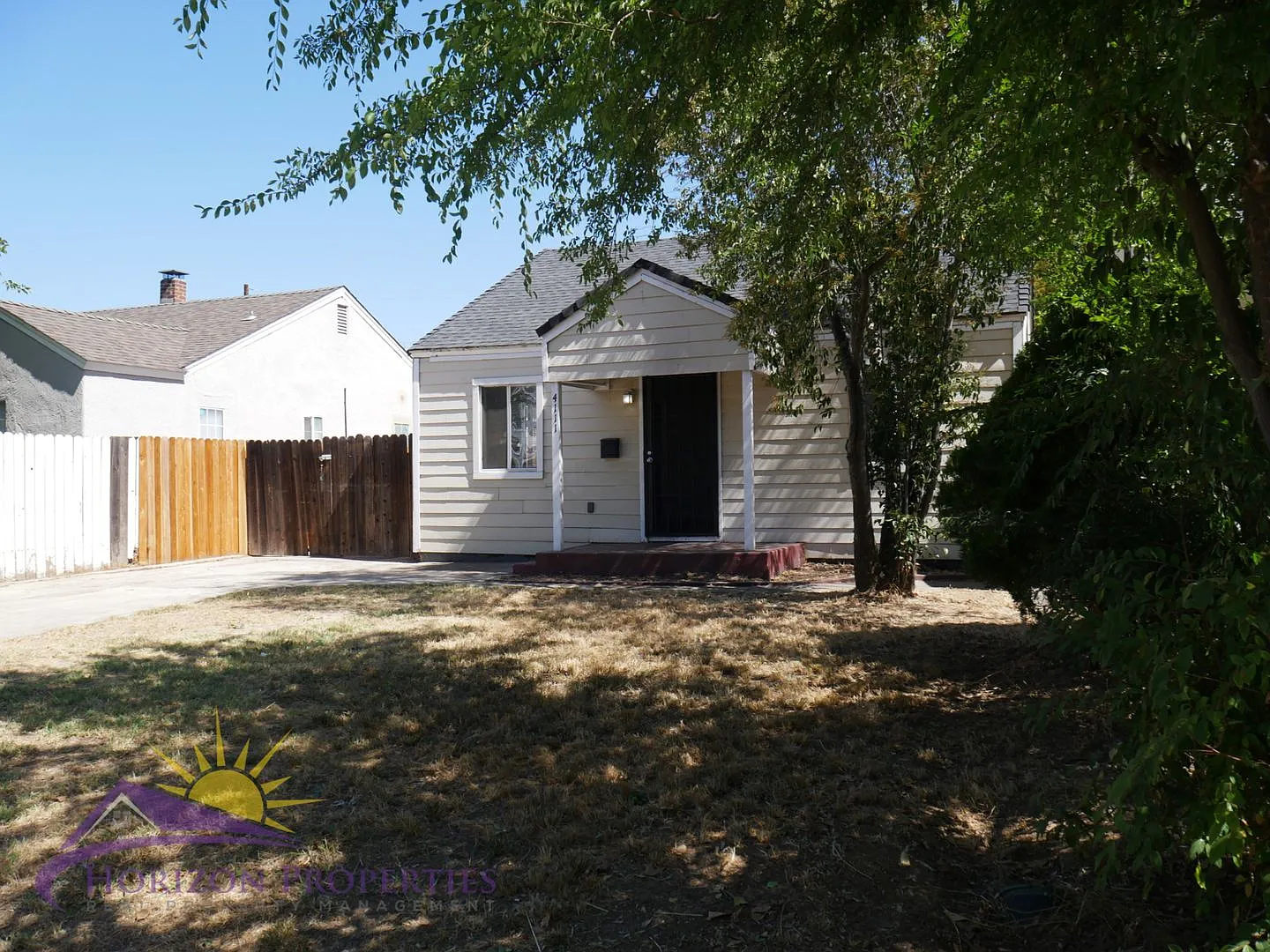 Cozy 2 Bed 1 Bath 728qft single family home in Oak Park — Photo 2