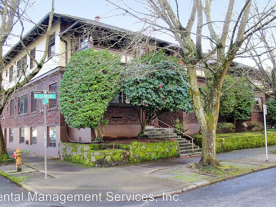1st image of 1636 NE Tillamook St APT 3