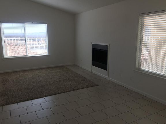 Living room w fireplace