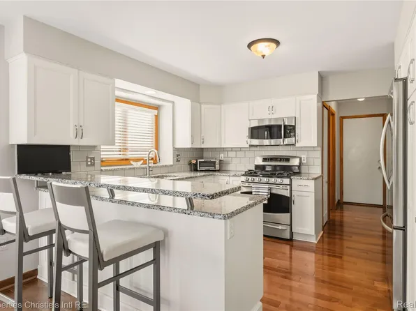 39780 Southpointe Ave, Harrison Township, MI 48045