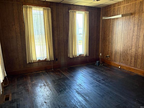 2nd image of 114 N Main St