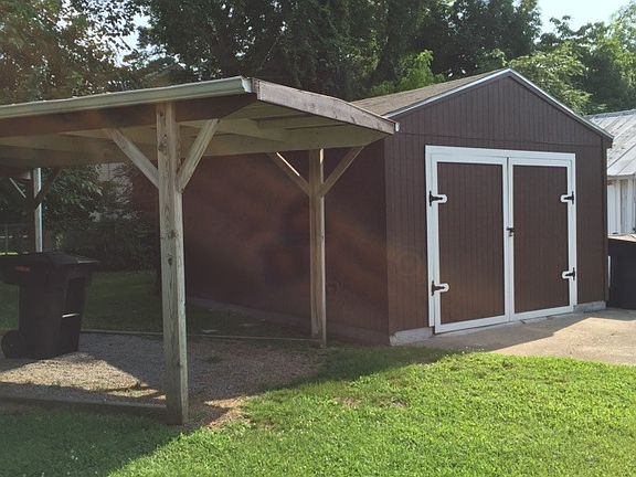 Detached Garage/Carport