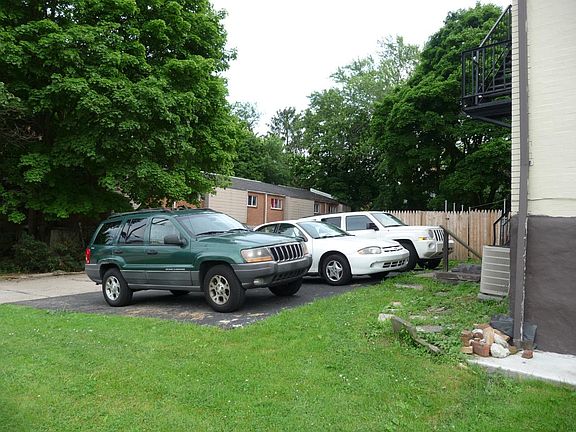 Yard & offstreet parking