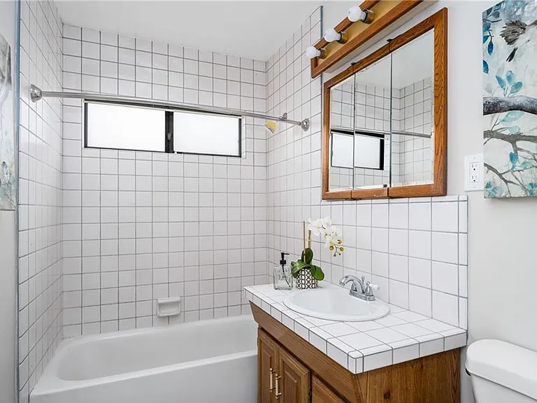 1702 Venice Ave — Photo 10