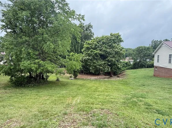 1204 Top Roundabout Rd, Martinsville, VA 24112