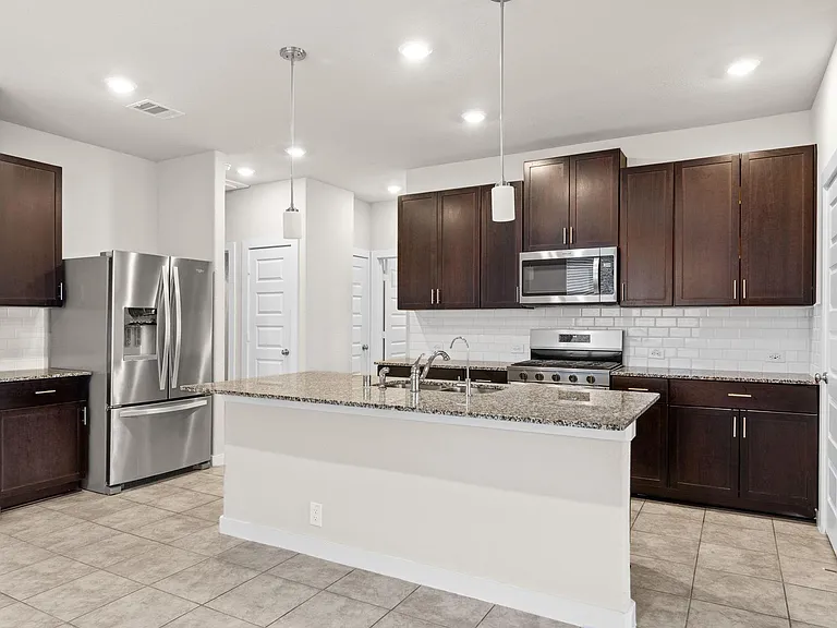 5547 Madden Ln — Photo 2