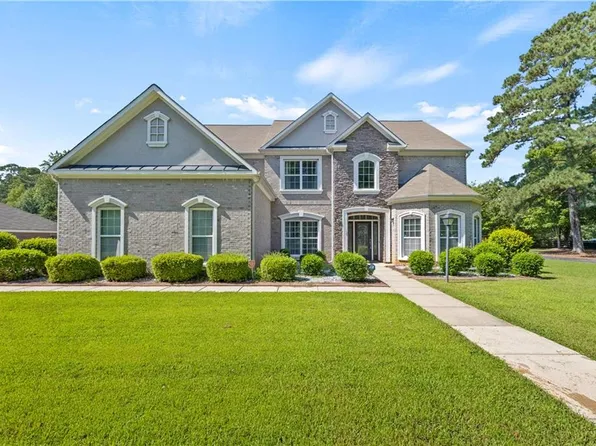 7553 The Lakes Dr, Fairburn, GA 30213
