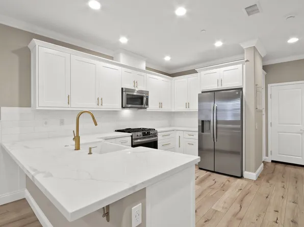 604 El Paseo, Lake Forest, CA 92610