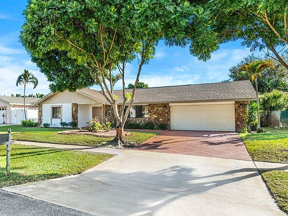 3rd image of 5457 Sandhurst Cir S