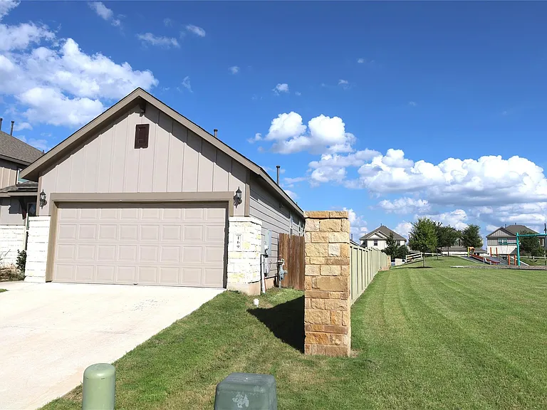 169 Isabella Way — Photo 2