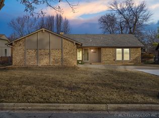 8953 E 16th Pl, Tulsa, OK 74112