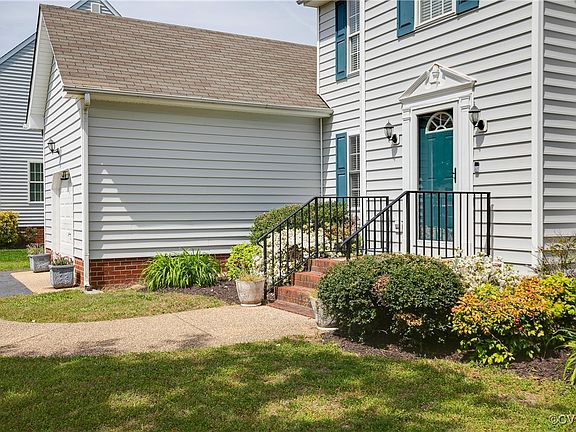 2nd image of 7894 Trumpetvine Ln