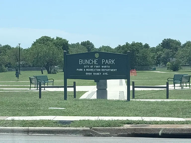 2 blocks from community park