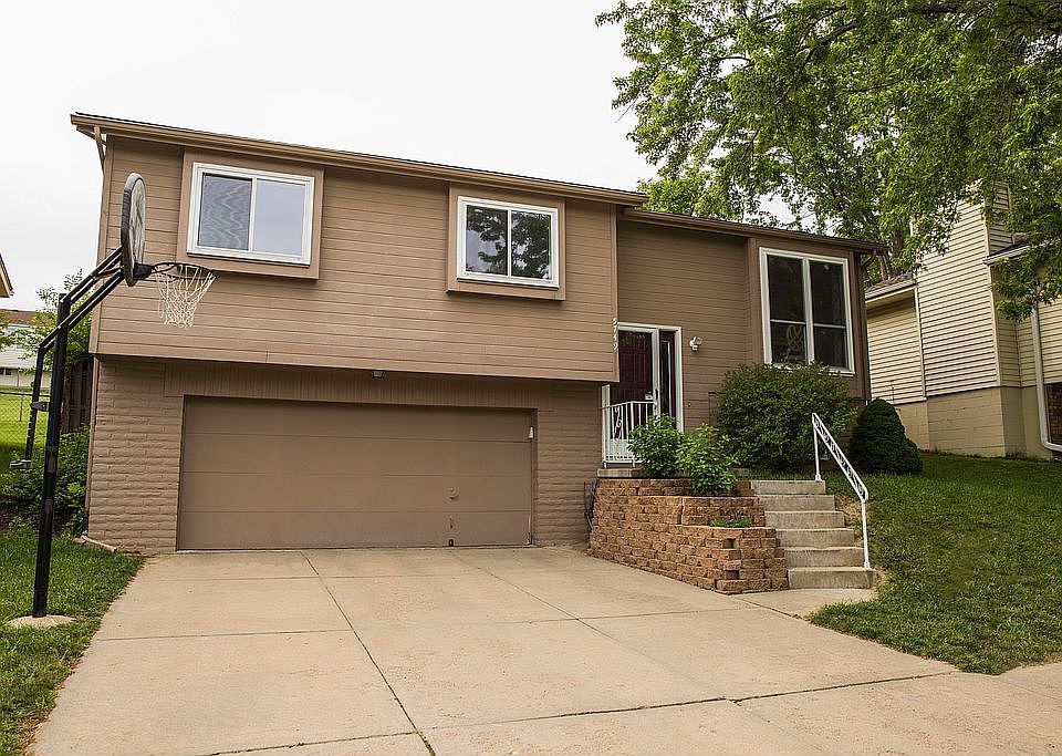 1st image of 5749 N 115th Cir