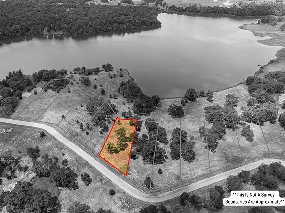 4th image of 7 Carolyn St