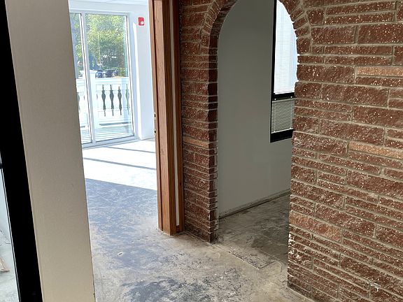 5th image of 227 N Magnolia Ave #201