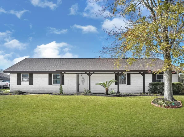 4902 Green Willow Ln, Dickinson, TX 77539