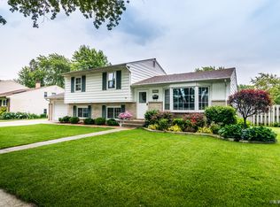 1425 E Reynolds Dr, Palatine, IL 60074