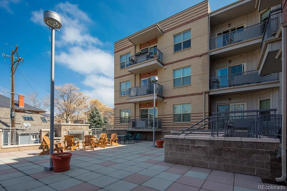 Courtyard - 1700 N Emerson St #211