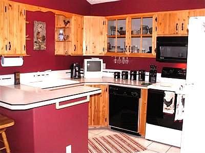 Kitchen with breakfast bar
