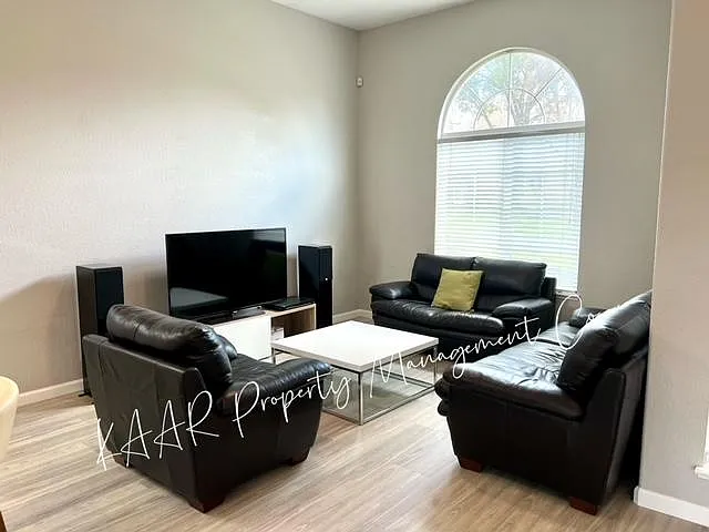 3 bed, 1553 sqft, $2,960 — Photo 3