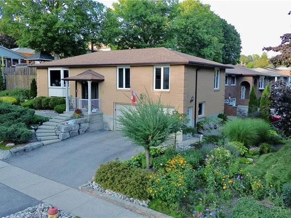 66 Georgian Cres, Kitchener, ON N2B 3N9