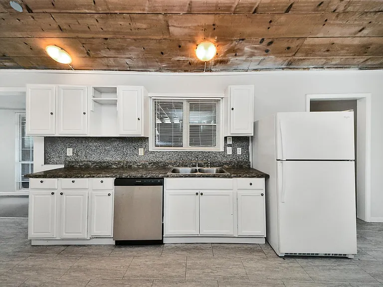 814 Broadway St #A — Photo 8