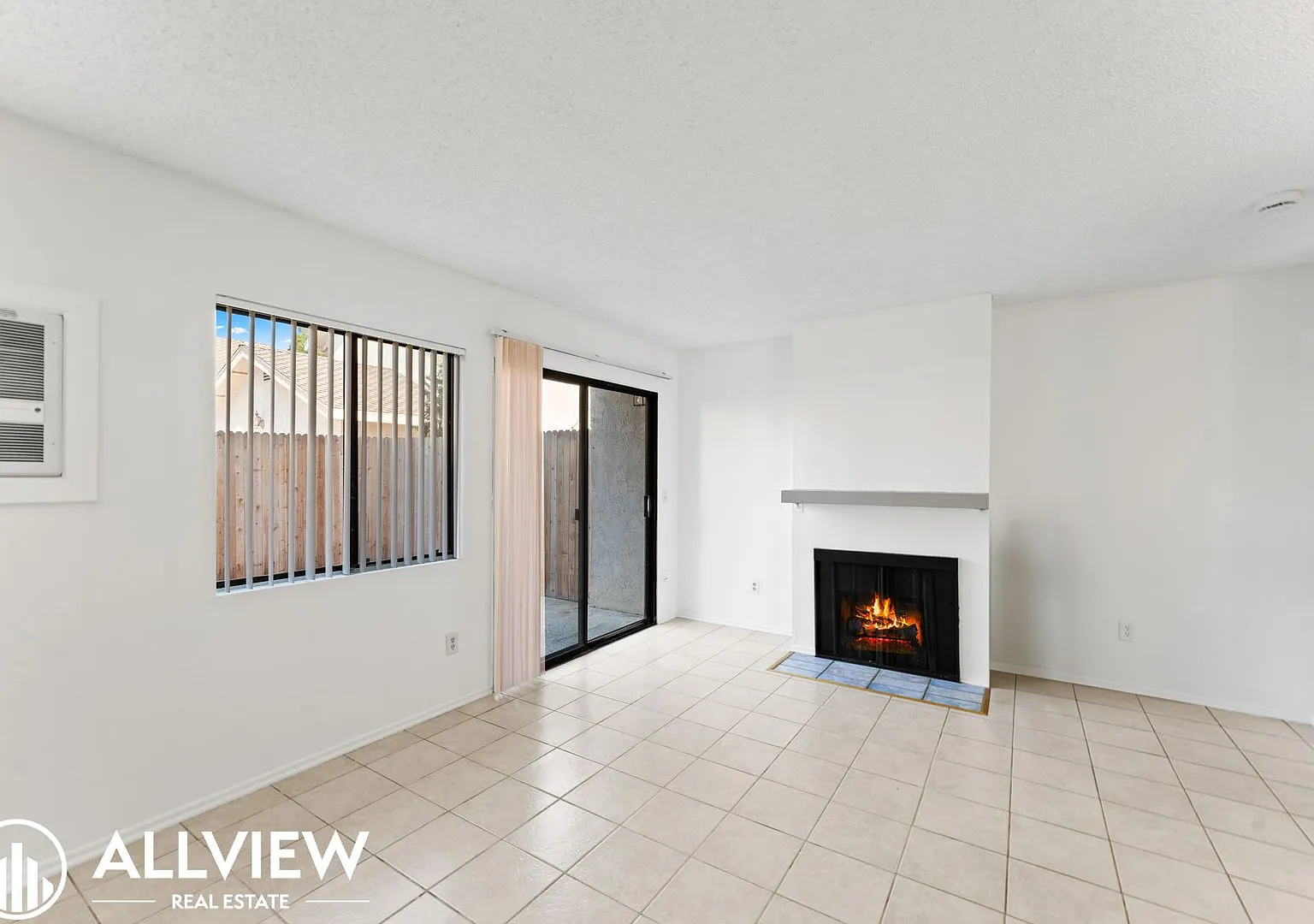 Charming Huntington Beach 2-Bedroom with Private Patio & Garage — Photo 4