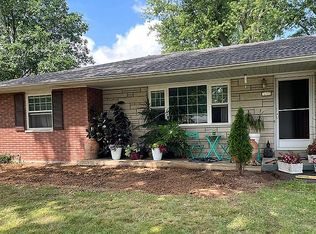 9 Victor St, Waterloo, IL 62298