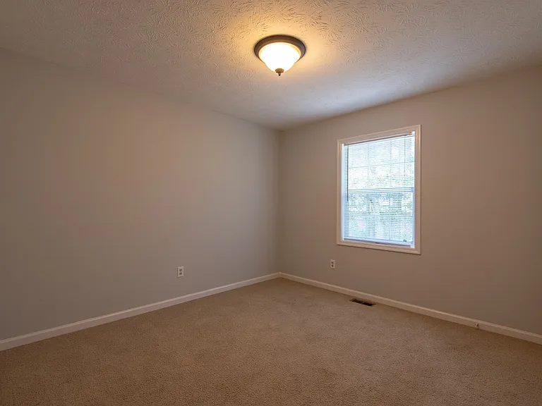 1128 Chinook St — Photo 9
