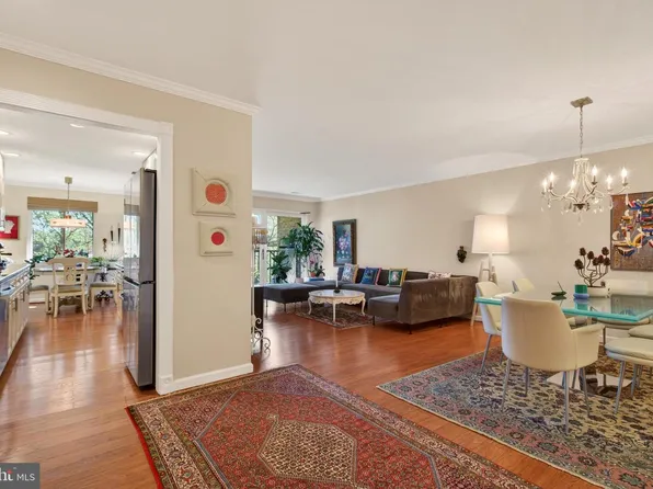 3031 Borge St APT 307, Oakton, VA 22124