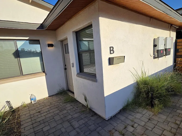 4036 E Moreland St #B — Photo 1